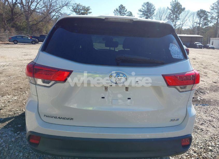 Photo 16 of 2019 Toyota Highlander XLE (VIN 5TDKZRFH2KS570503)