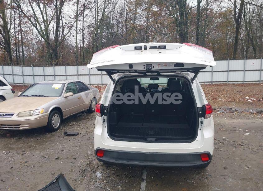 Photo 17 of 2019 Toyota Highlander XLE (VIN 5TDKZRFH2KS570503)