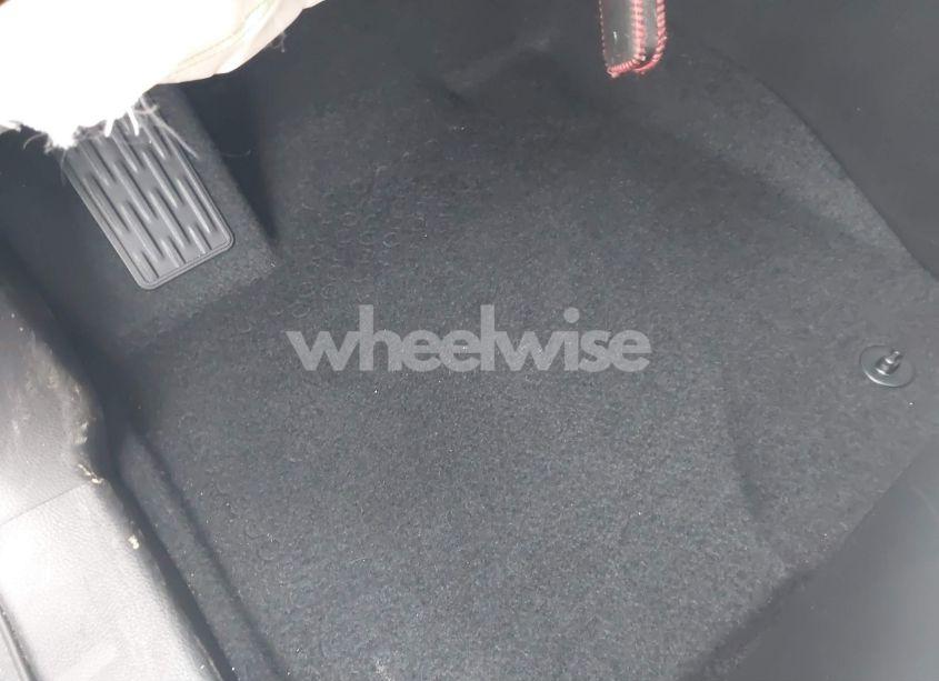 Photo 18 of 2019 Toyota Highlander XLE (VIN 5TDKZRFH2KS570503)