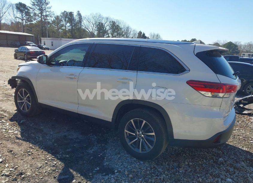 Photo 3 of 2019 Toyota Highlander XLE (VIN 5TDKZRFH2KS570503)