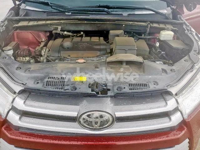 Photo 3 of 2017 TOYOTA HIGHLANDER LE N/A (VIN 5TDKZRFH3HS521741)