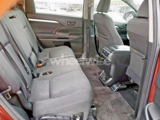 Photo 7 of 2017 TOYOTA HIGHLANDER LE N/A (VIN 5TDKZRFH3HS521741)