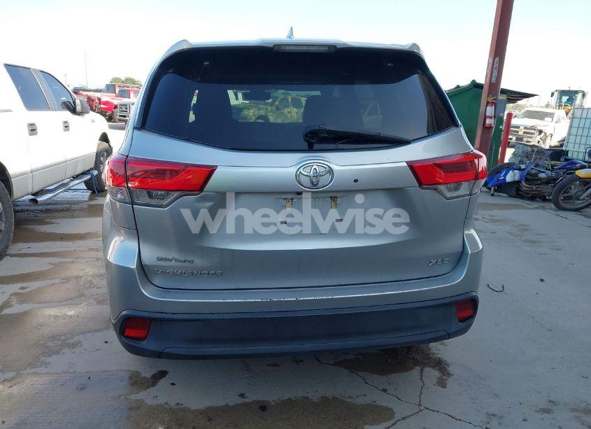 Photo 16 of 2017 Toyota Highlander XLE (VIN 5TDKZRFH3HS523991)