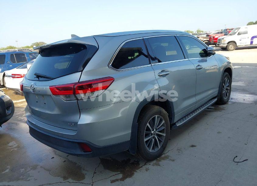 Photo 4 of 2017 Toyota Highlander XLE (VIN 5TDKZRFH3HS523991)