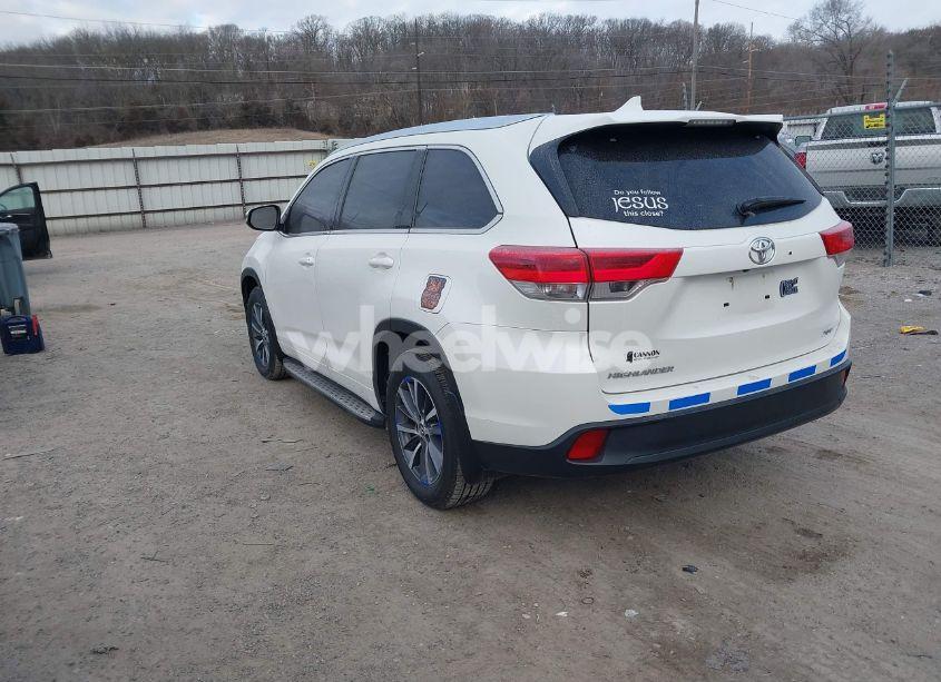 Photo 3 of 2018 Toyota Highlander XLE (VIN 5TDKZRFH3JS541509)