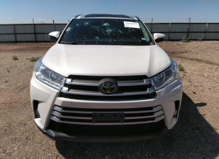 Photo 12 of 2019 Toyota Highlander XLE (VIN 5TDKZRFH3KS308845)