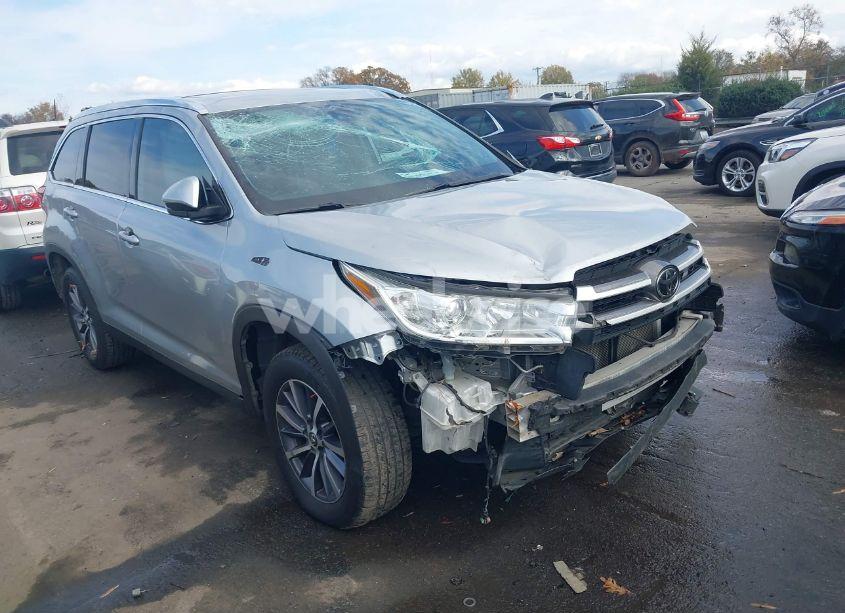 2019 Toyota Highlander XLE (VIN 5TDKZRFH3KS334765) main photo