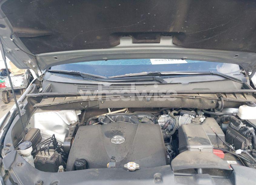 Photo 10 of 2019 Toyota Highlander XLE (VIN 5TDKZRFH3KS334765)