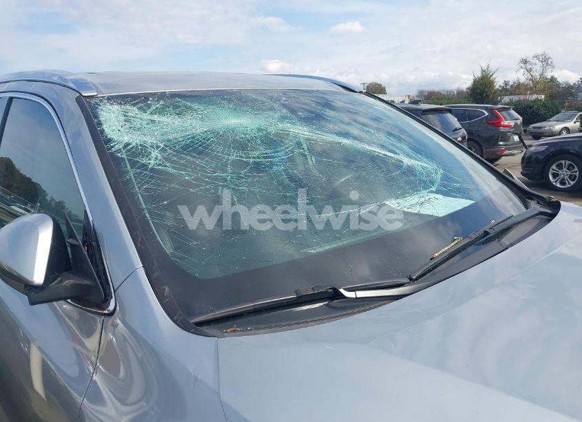 Photo 14 of 2019 Toyota Highlander XLE (VIN 5TDKZRFH3KS334765)