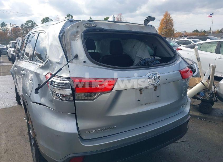 Photo 15 of 2019 Toyota Highlander XLE (VIN 5TDKZRFH3KS334765)
