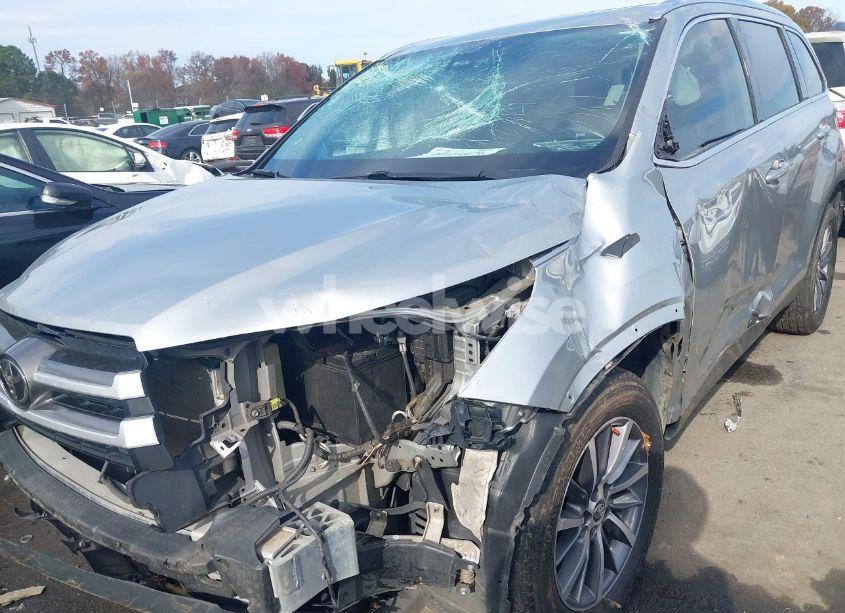 Photo 6 of 2019 Toyota Highlander XLE (VIN 5TDKZRFH3KS334765)