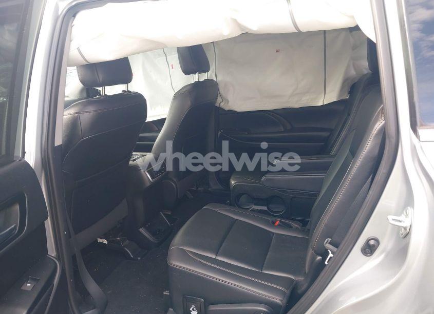 Photo 8 of 2019 Toyota Highlander XLE (VIN 5TDKZRFH3KS334765)