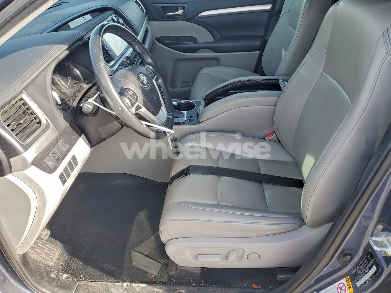 Photo 7 of 2019 TOYOTA HIGHLANDER SE (VIN 5TDKZRFH3KS360170)
