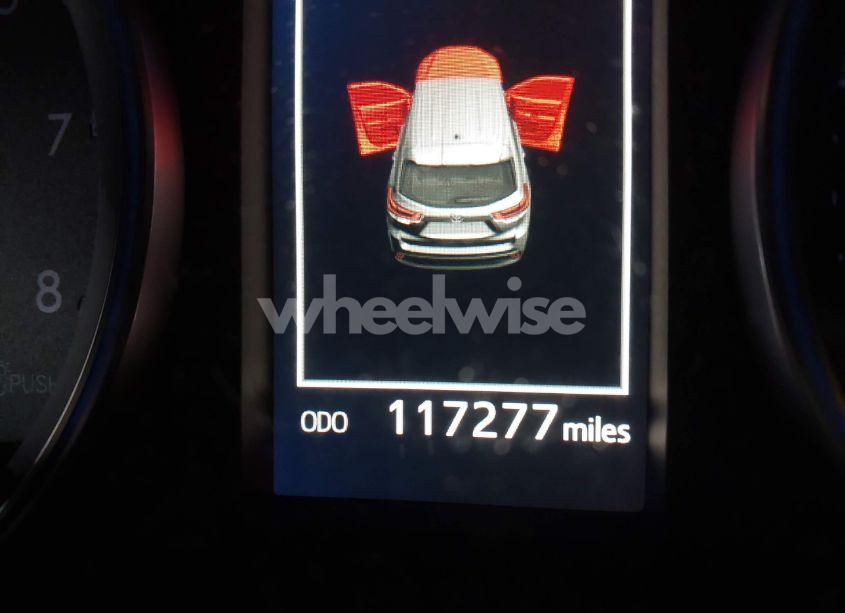 Photo 14 of 2019 Toyota Highlander XLE (VIN 5TDKZRFH3KS559252)