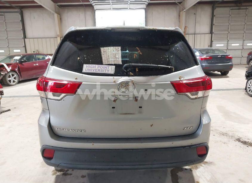 Photo 15 of 2019 Toyota Highlander XLE (VIN 5TDKZRFH3KS559252)