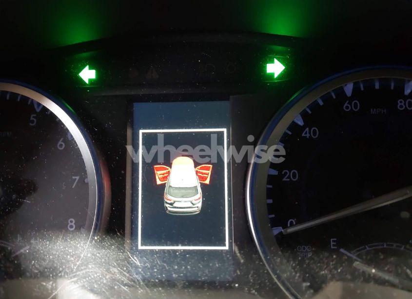 Photo 7 of 2019 Toyota Highlander XLE (VIN 5TDKZRFH3KS559252)