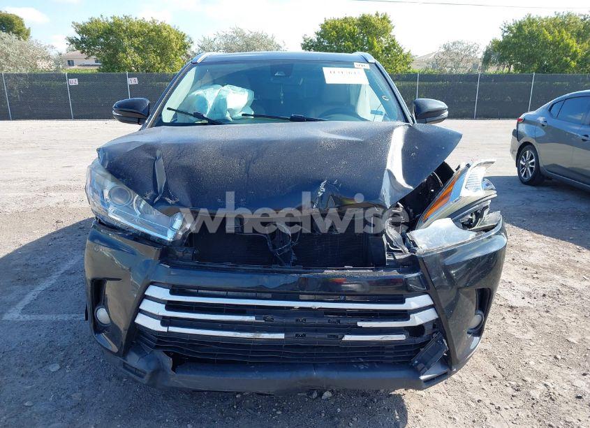 Photo 12 of 2017 Toyota Highlander XLE (VIN 5TDKZRFH4HS518363)