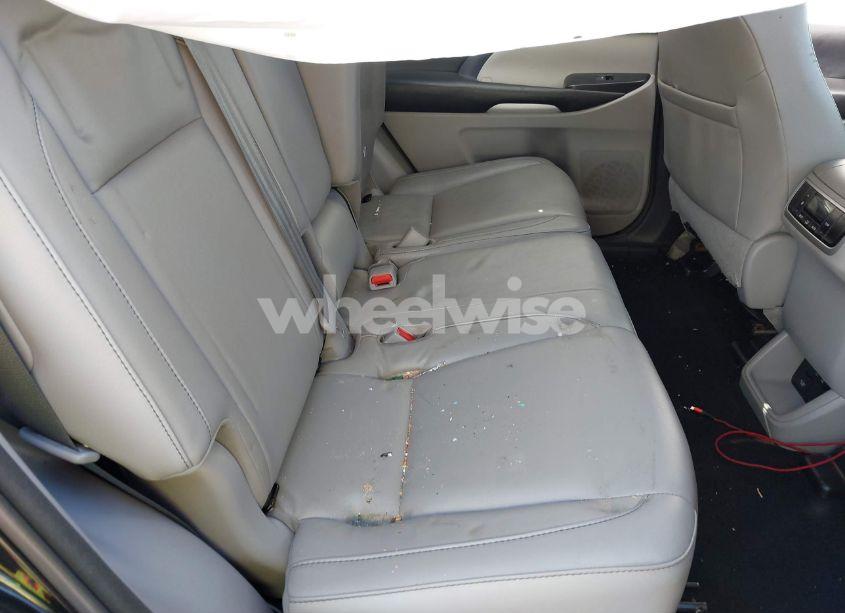 Photo 8 of 2017 Toyota Highlander XLE (VIN 5TDKZRFH4HS518363)