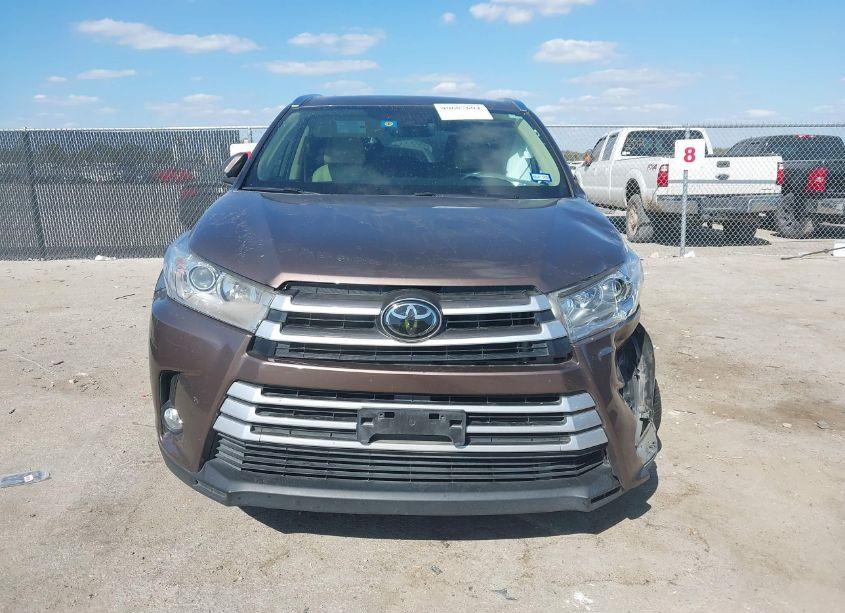 Photo 12 of 2019 Toyota Highlander XLE (VIN 5TDKZRFH4KS290193)