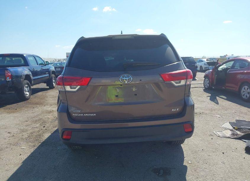 Photo 16 of 2019 Toyota Highlander XLE (VIN 5TDKZRFH4KS290193)