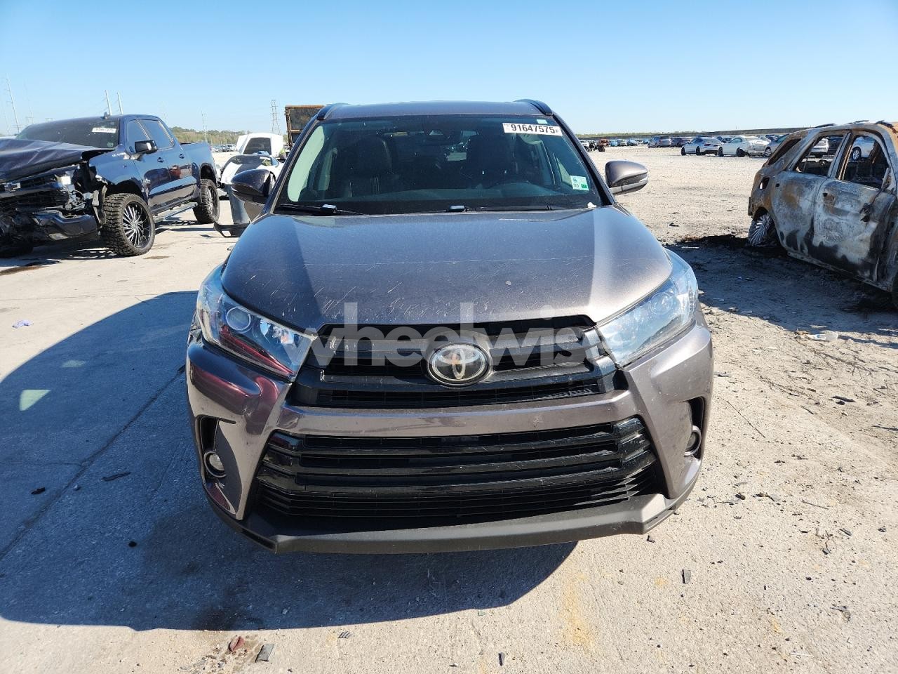 Photo 5 of 2019 TOYOTA HIGHLANDER SE N/A (VIN 5TDKZRFH4KS550723)