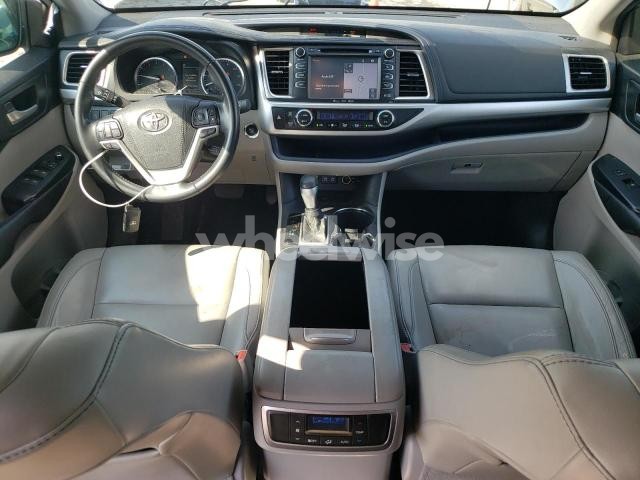 2018 TOYOTA HIGHLANDER SE N/A (VIN 5TDKZRFH5JS528230) main photo