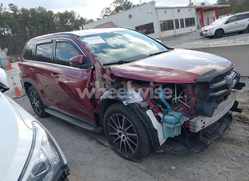 2018 Toyota Highlander SE (VIN 5TDKZRFH5JS533783) main photo