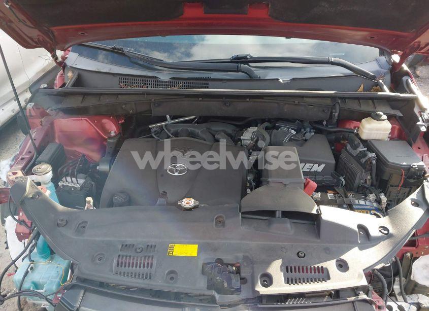 Photo 10 of 2018 Toyota Highlander SE (VIN 5TDKZRFH5JS533783)