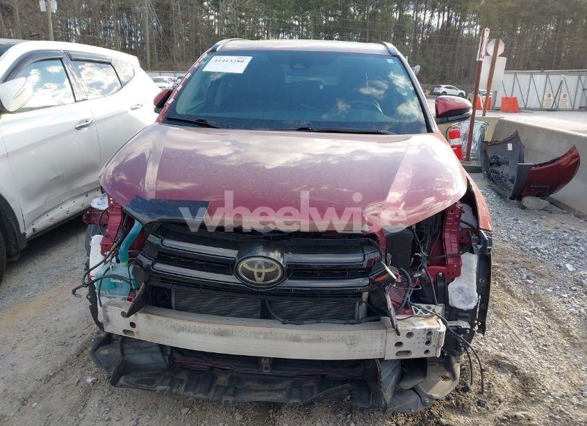 Photo 13 of 2018 Toyota Highlander SE (VIN 5TDKZRFH5JS533783)