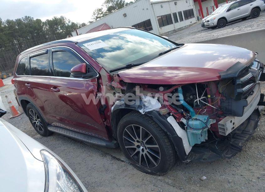 Photo 14 of 2018 Toyota Highlander SE (VIN 5TDKZRFH5JS533783)