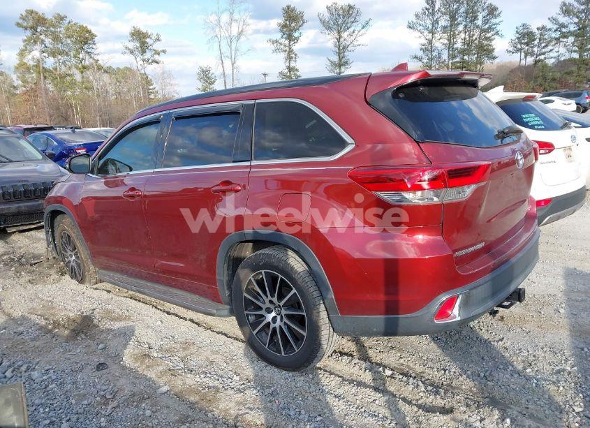 Photo 15 of 2018 Toyota Highlander SE (VIN 5TDKZRFH5JS533783)