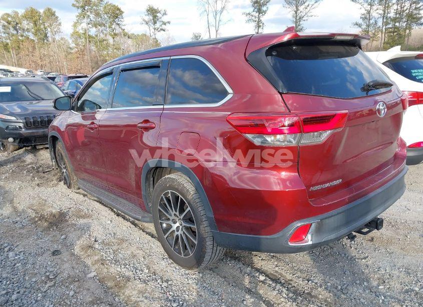 Photo 3 of 2018 Toyota Highlander SE (VIN 5TDKZRFH5JS533783)