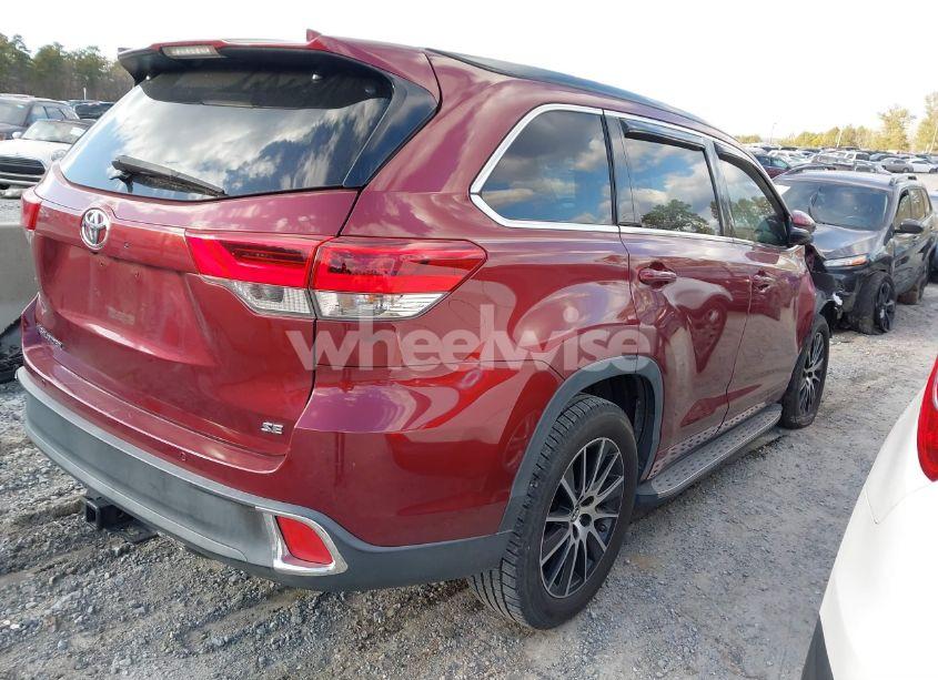 Photo 4 of 2018 Toyota Highlander SE (VIN 5TDKZRFH5JS533783)