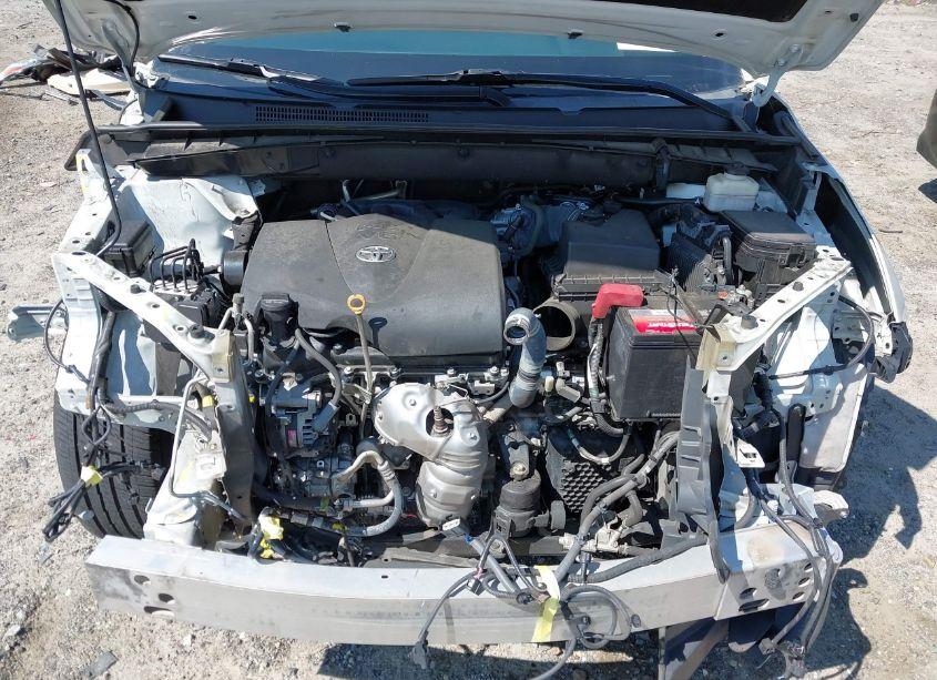 Photo 10 of 2018 Toyota Highlander XLE (VIN 5TDKZRFH5JS536313)