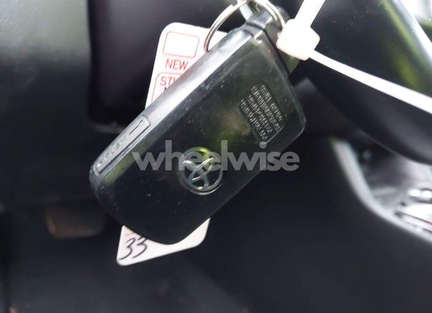 Photo 11 of 2018 Toyota Highlander XLE (VIN 5TDKZRFH5JS538059)