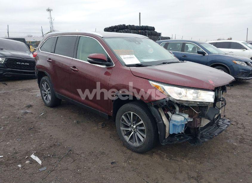 2019 Toyota Highlander XLE (VIN 5TDKZRFH5KS291644) main photo