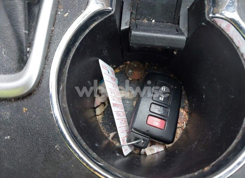 Photo 11 of 2019 Toyota Highlander XLE (VIN 5TDKZRFH5KS291644)