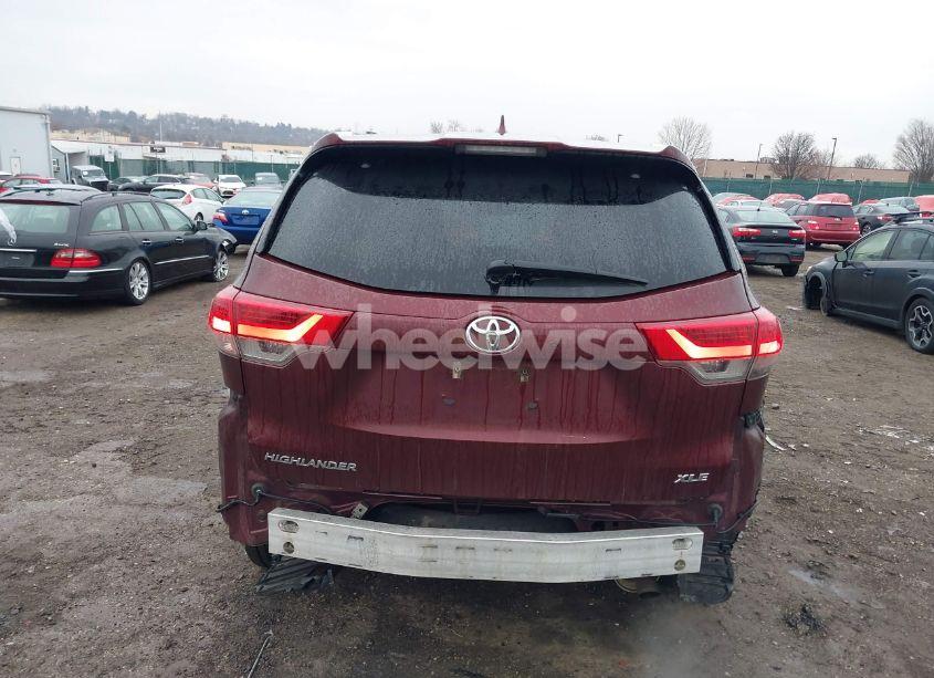 Photo 16 of 2019 Toyota Highlander XLE (VIN 5TDKZRFH5KS291644)