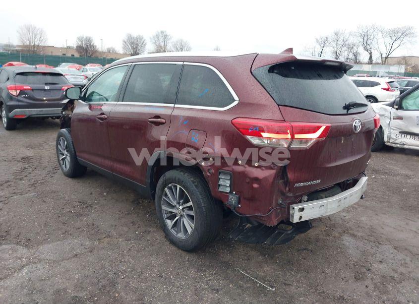 Photo 3 of 2019 Toyota Highlander XLE (VIN 5TDKZRFH5KS291644)