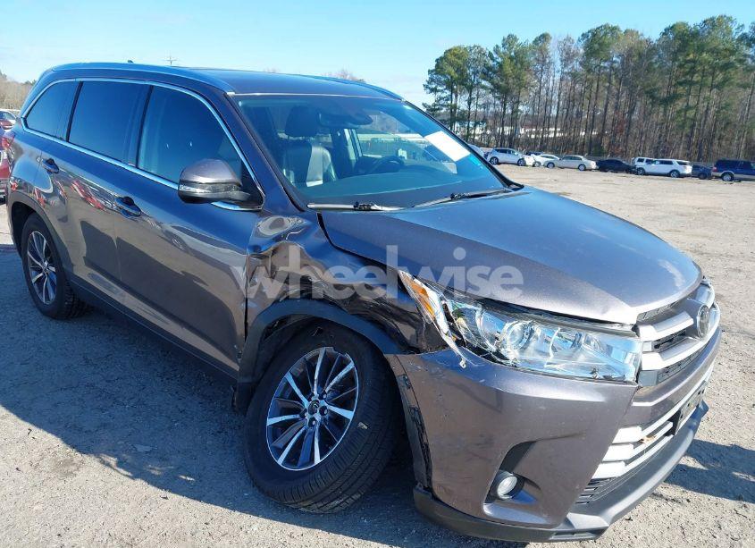 2019 Toyota Highlander XLE (VIN 5TDKZRFH5KS314307) main photo