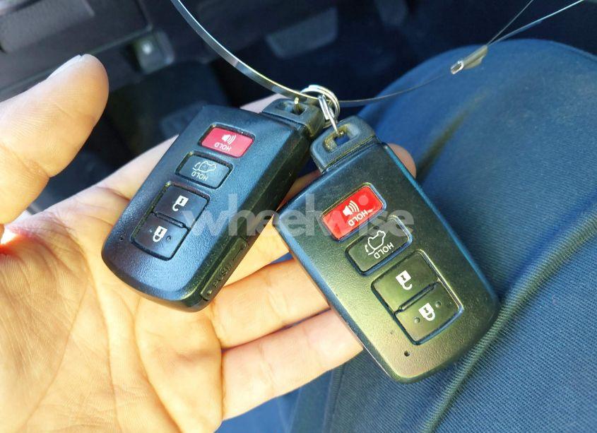 Photo 11 of 2019 Toyota Highlander XLE (VIN 5TDKZRFH5KS314307)