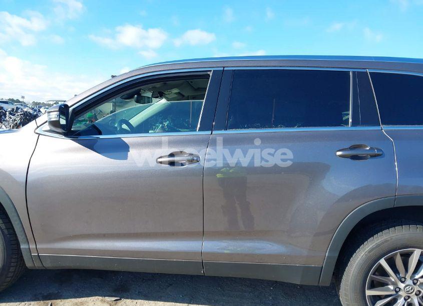 Photo 14 of 2019 Toyota Highlander XLE (VIN 5TDKZRFH5KS314307)