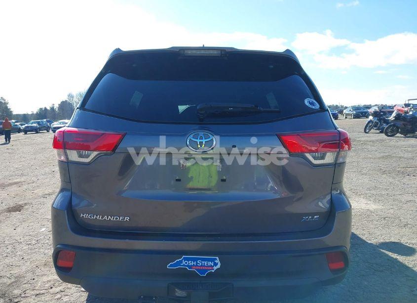 Photo 16 of 2019 Toyota Highlander XLE (VIN 5TDKZRFH5KS314307)