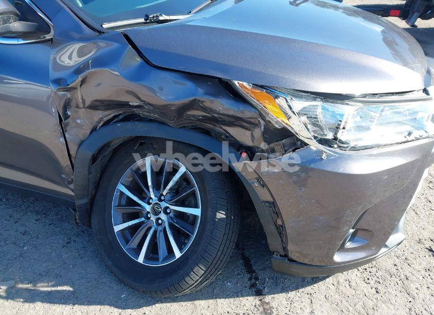 Photo 6 of 2019 Toyota Highlander XLE (VIN 5TDKZRFH5KS314307)
