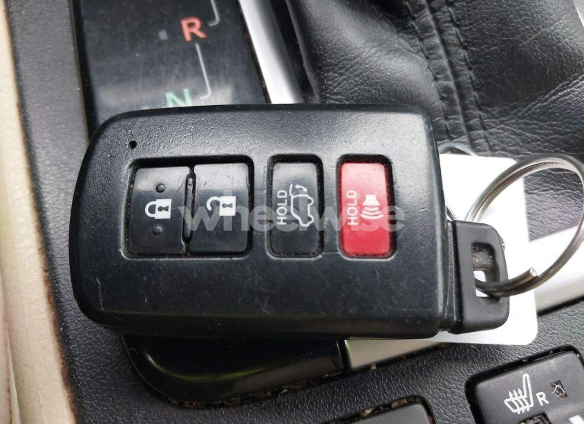 Photo 11 of 2019 Toyota Highlander XLE (VIN 5TDKZRFH5KS317479)