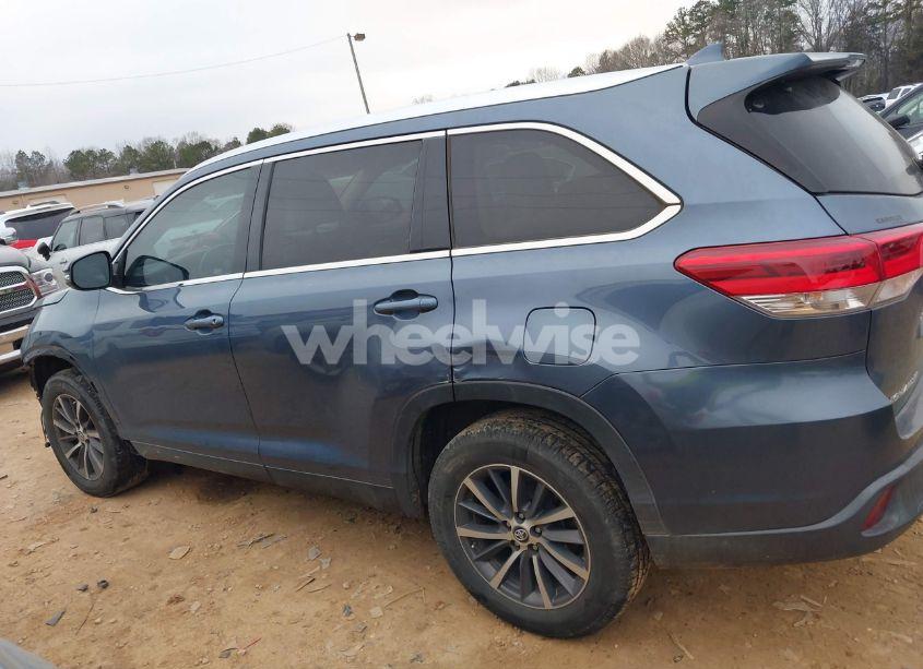 Photo 14 of 2019 Toyota Highlander XLE (VIN 5TDKZRFH5KS317479)
