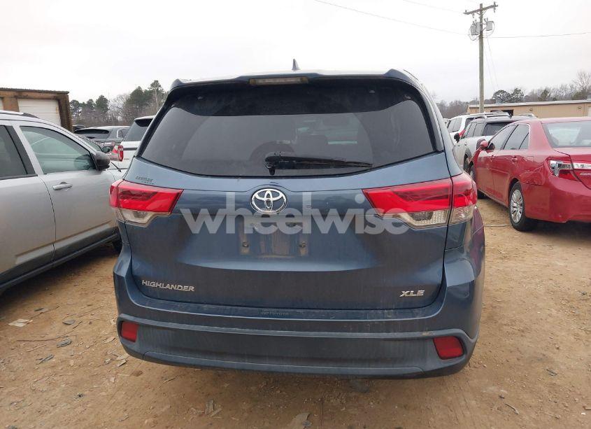 Photo 16 of 2019 Toyota Highlander XLE (VIN 5TDKZRFH5KS317479)