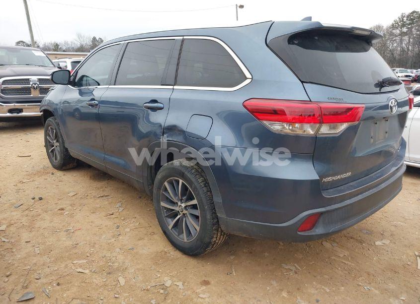 Photo 3 of 2019 Toyota Highlander XLE (VIN 5TDKZRFH5KS317479)
