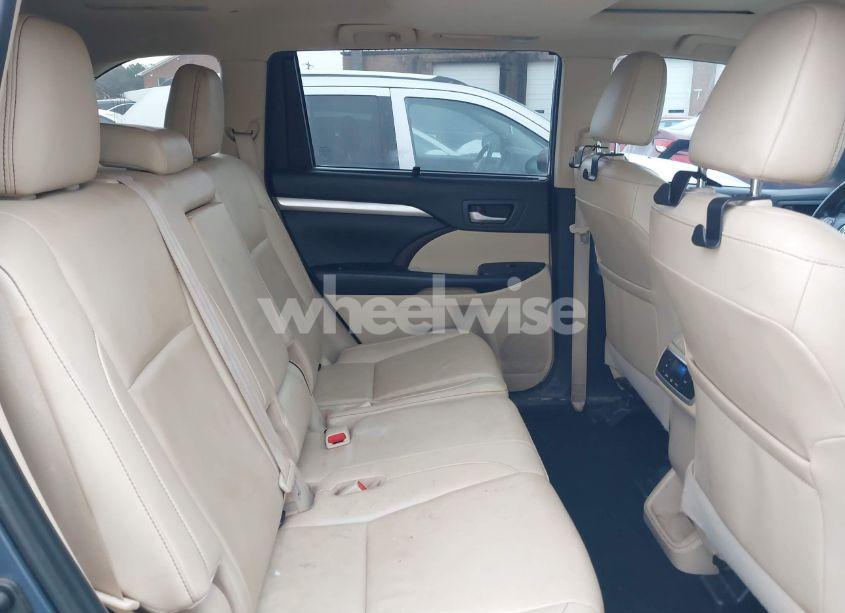 Photo 8 of 2019 Toyota Highlander XLE (VIN 5TDKZRFH5KS317479)