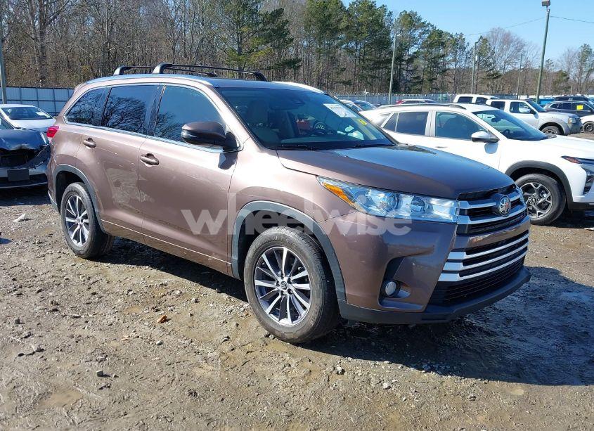 2017 Toyota Highlander XLE (VIN 5TDKZRFH6HS191321) main photo